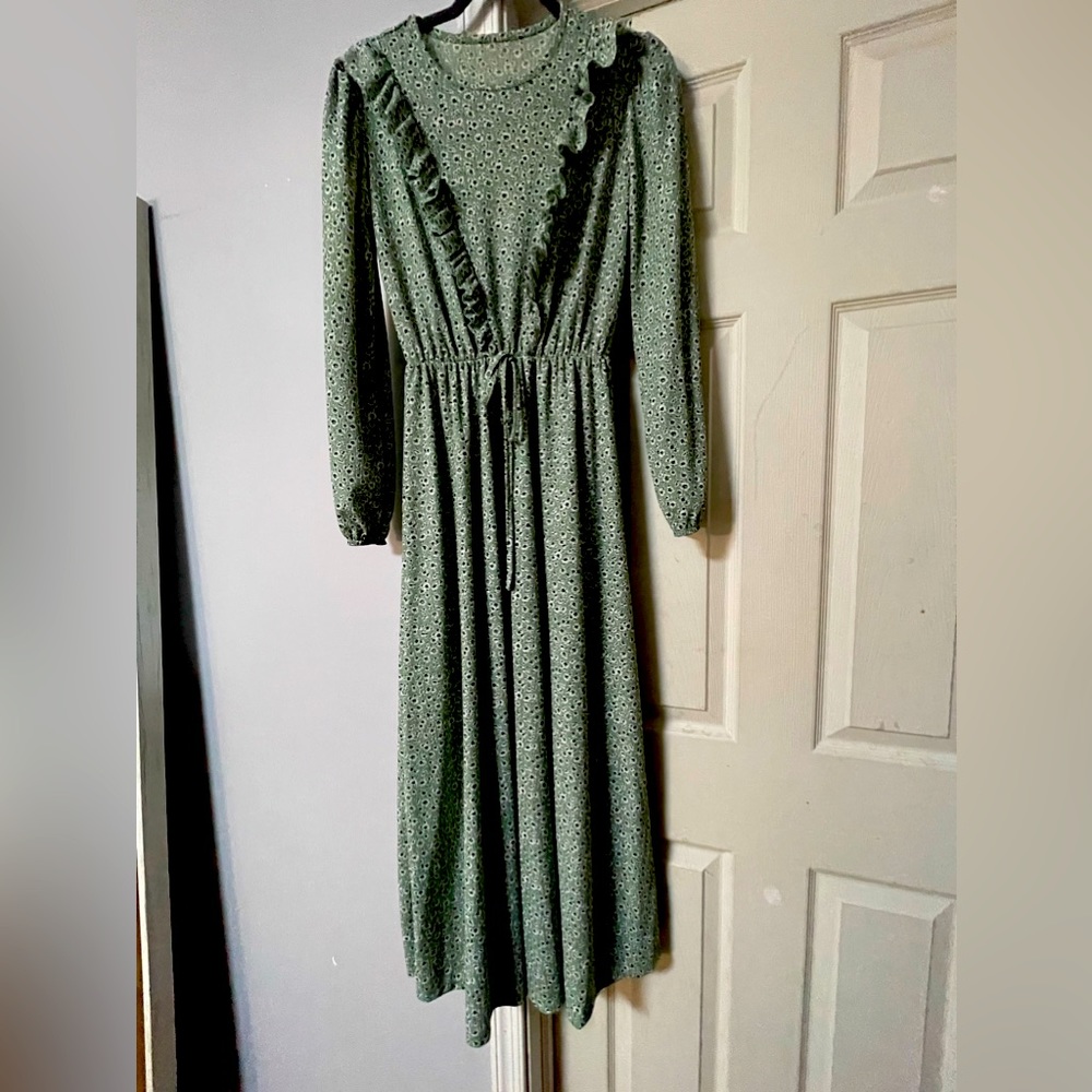 Flattering green Turkish spring dress